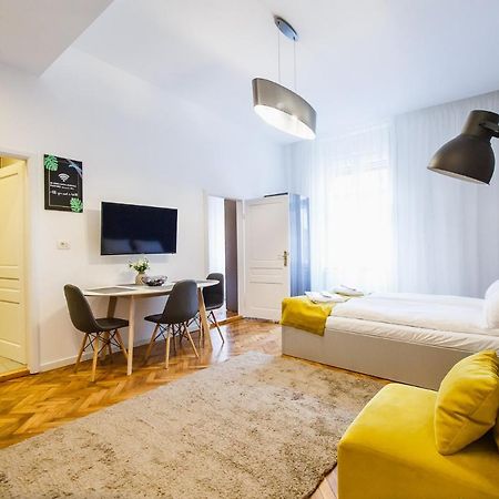 Eat It Cozy Downtown Apartments Oradea Exterior foto